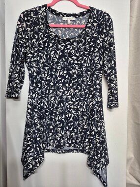 Cute Top by Chaus. Small. Sharkbite hem.